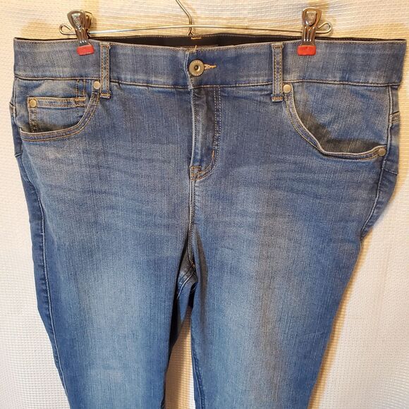 Torrid Bombshell Skinny High Rise Premium Stretch Jeans Size 18R Medium Wash - Picture 4 of 9